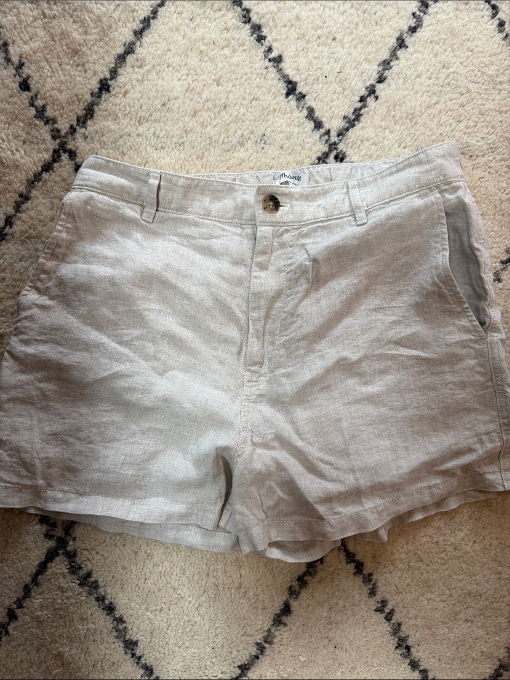 Madewell Linen Blend High-Rise Shorts in Light Beige